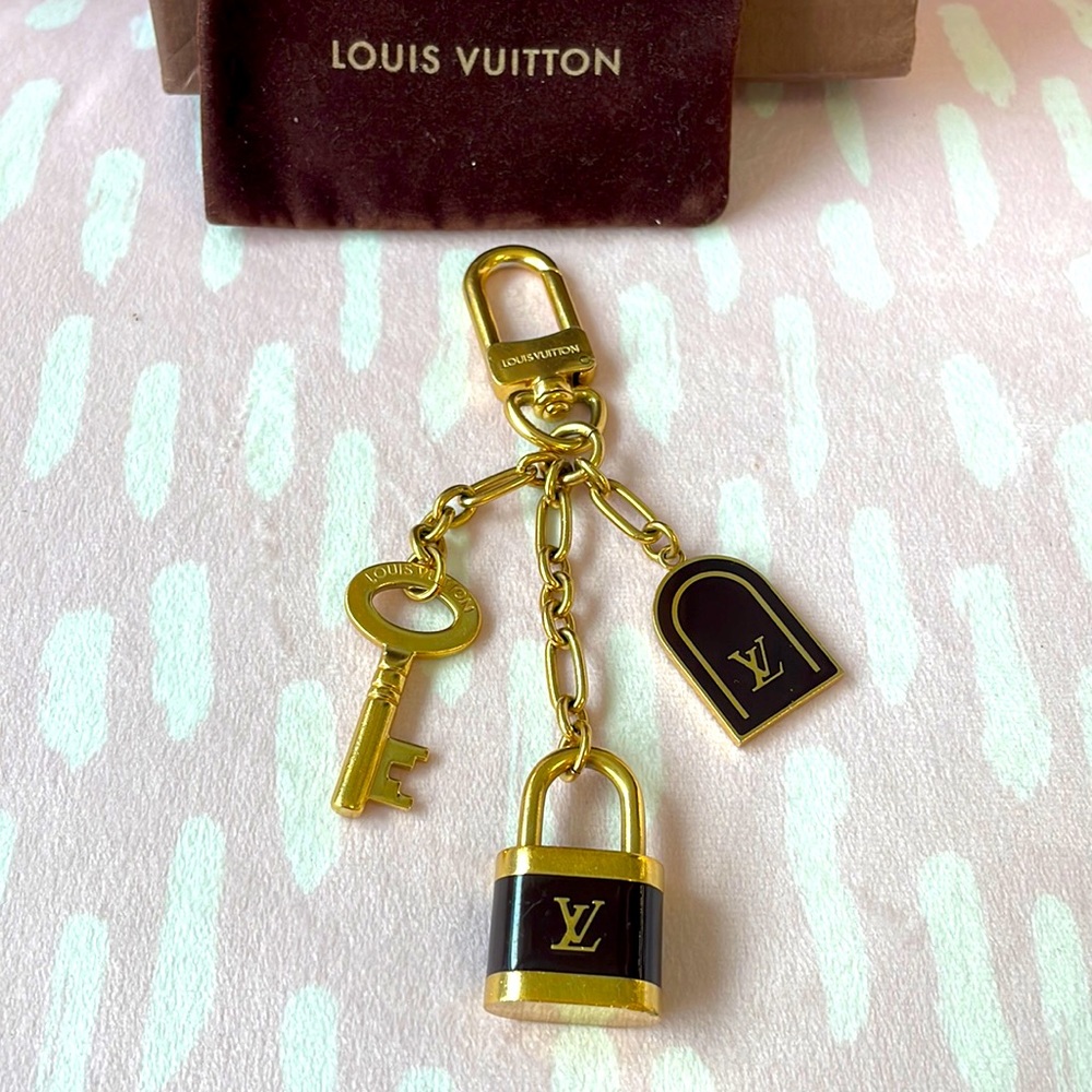 Louis Vuitton Porte Cles Cadena Bag Charm and Key Holder